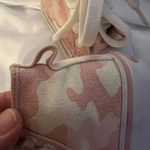 EUC Old Navy tennis shoes. Size 6-12 months. - Picture 8 of 10